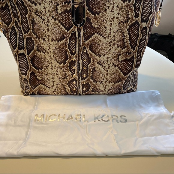 New Large Michael Kors Uptown Astor Legacy Python Embossed Leather Tote Bag - Picture 8 of 8